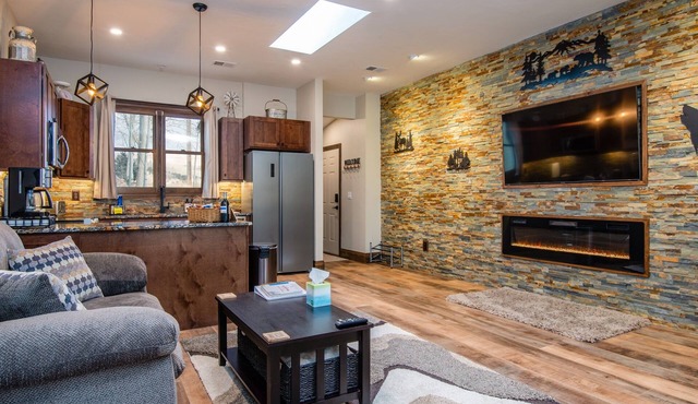 Central A/C*MTN Views*Rain Shower*Fireplace