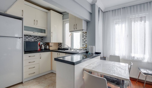 Central Flat w Balcony 5 min to Ortakoy Square in Istanbul