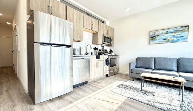 Central Philly-1BR King |Free Parking| Gym in Philadelphia