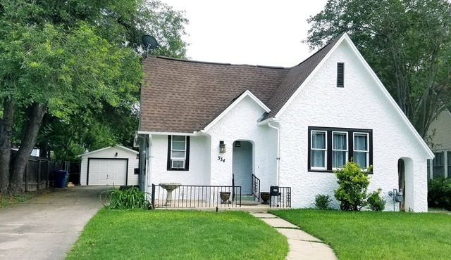 Centrally located vacation HOUSE, close to everything with parking. in San Antonio