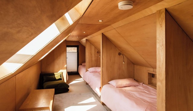 Chalet Style apartment with bed pods. Great for groups of friends in Biddenden
