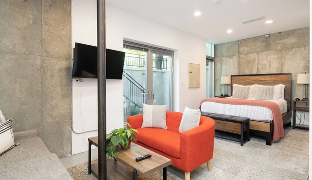 ChampaHouse GuestSuite - EZAccess to Rino/Ballpark