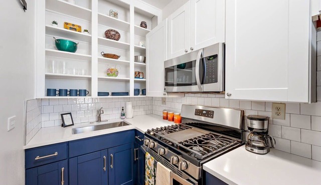 Charming 1/1. One block from Cheesman Park!