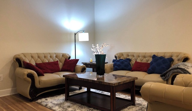 Charming 2-bedroom basement Apartment with AC and WiFi in terrific Aurora
