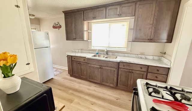 Charming 2-bedroom cottage in Craig-Walk to Shops, Dining & Downtown Activities