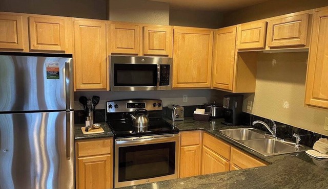 Charming 2-bedroom lodge with WiFi, ski-in and ski-out, walking distance to town