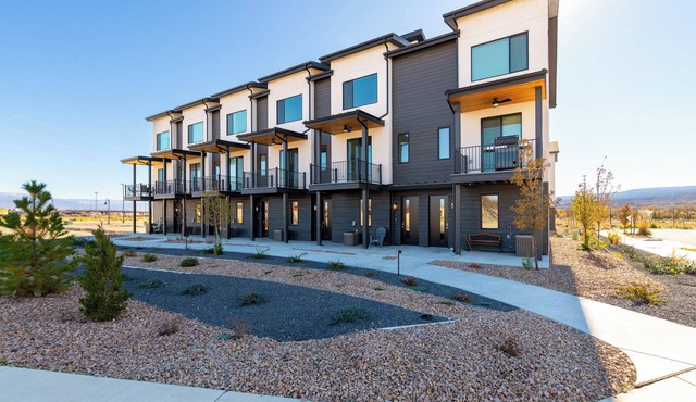 Charming 3 bed townhome w/direct access to downtown GJ! NO EXTRA FEES!