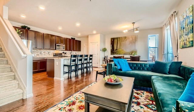 Charming 3-bedroom house with 2 offices, AC and WiFi in welcoming Castle Rock