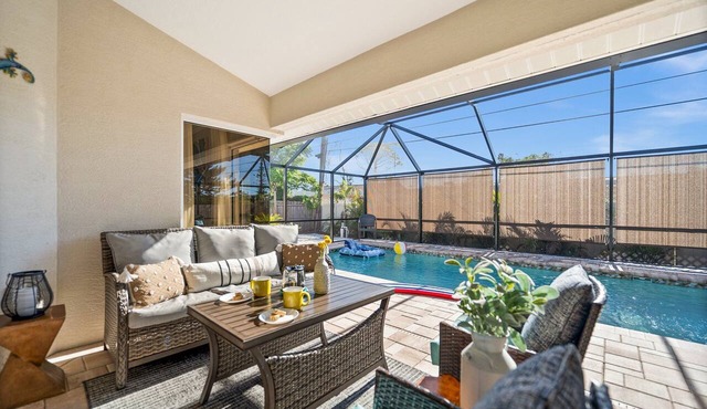 Charming Beach Time Villa-heated pool & spa-4 bikes, game room-near beach in Venice