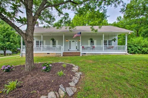 Charming Boydton Retreat ~ 5 Mi to Kerr Lake! in Boydton
