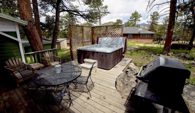 Charming Cabin, Next To National Park 3 Bedroom Cabin - #20-NCD0297
