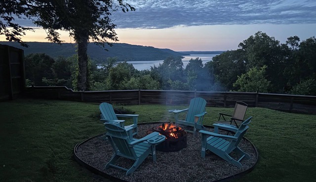 Charming Lakehouse overlooking Greers Ferry Lake in Quitman