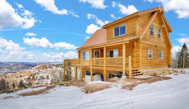 Charming Log Cabin + Mountain Views + Fireplace + Hot Tub + Pet Friendly