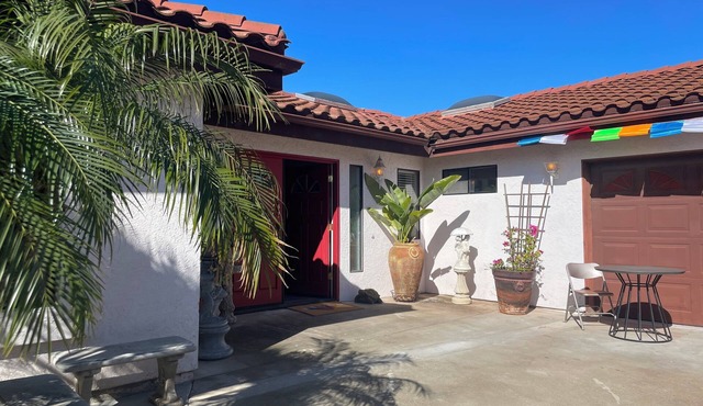 Charming Shared 1-bedroom in fabulous Oceanside house with AC, WiFi in Oceanside