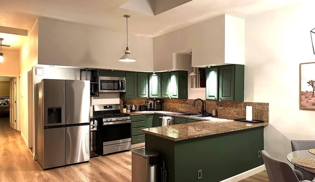 Cheerful 2-bedroom home with parking on premises