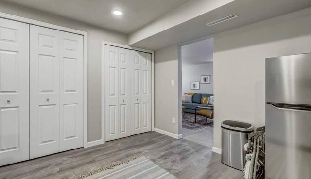 Cheerful Cove - Cozy Basement Centrally Located