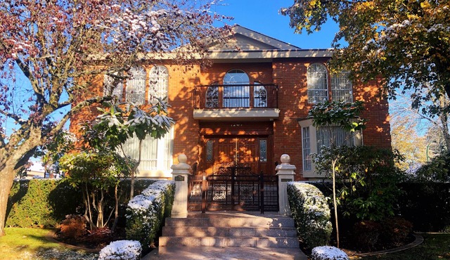 Clean & Comfortable 8BR 6BA Home Quiet Safe Area Near Airport & Downtown in Vancouver