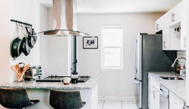 Clean Cozy Sunnyside Oasis. Walkable Denver Neighborhood. Pup-friendly Homebase