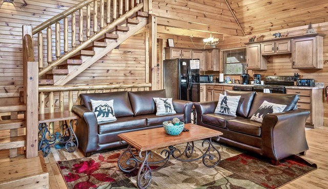 Close to Gatlinburg Strip & Rocky Top Sports with Hot Tub/Game Room/Mini Theater