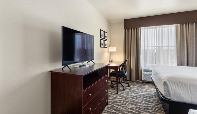 Cobblestone Hotel & Suites - De Pere Green Bay in De Pere