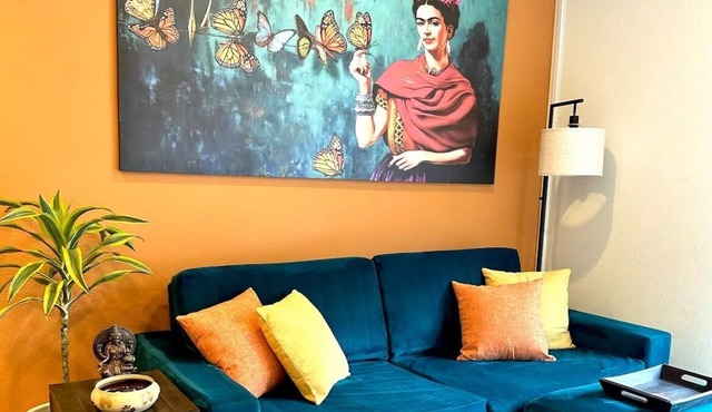Colorful Casa Frida 10m downtown