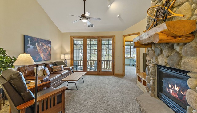 Comfortable Mountain Condo 10 minutes from I-70