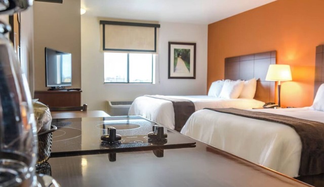 Comfortable Stay! Full Kitchen, Pets Allowed! Close to America First Fields!