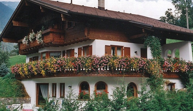 Comfortable vacation apartment with a wonderful view, simply to feel good in Silbertal