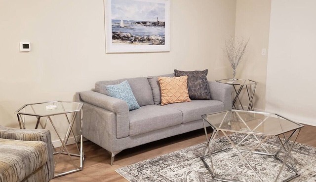 Comfy Bedroom in Apartment w/Heated Garage in Monticello