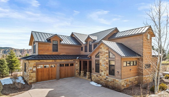 Contemporary Mountain Luxury with Hot Tub & Views