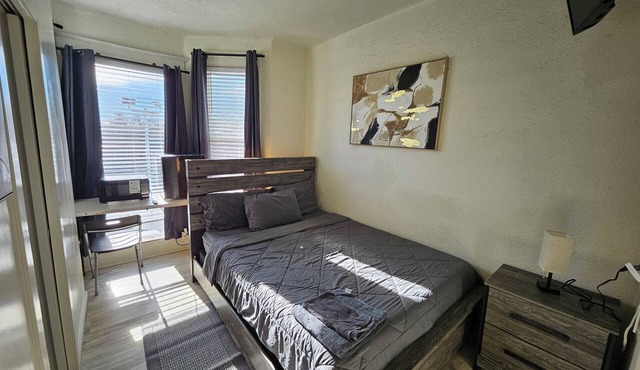 Continental private bedroom/bathroom Rm4