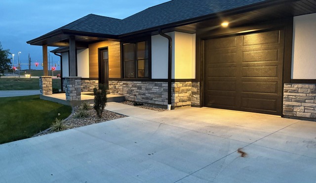 Cool 2-bedroom three bed contemporary condo in a quiet area of Quincy. in Quincy