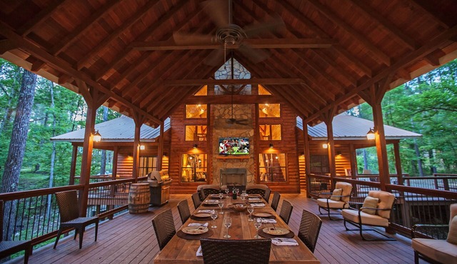 Copper Spa -Luxury Cabin w/Steam Spa, Hot Tub - Sleeps 14 in Broken Bow