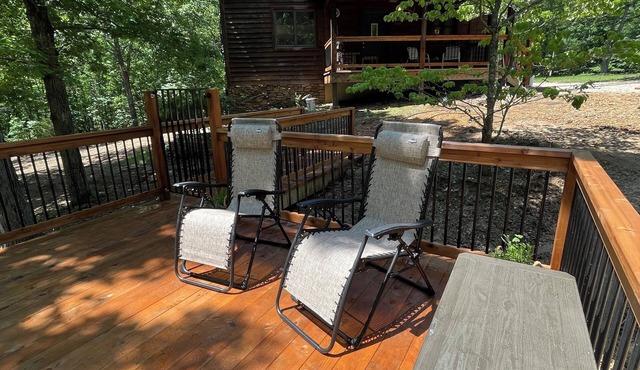 Country Cedar Cabin with Pool & Meramec River Access, Pets Welcome in Bourbon