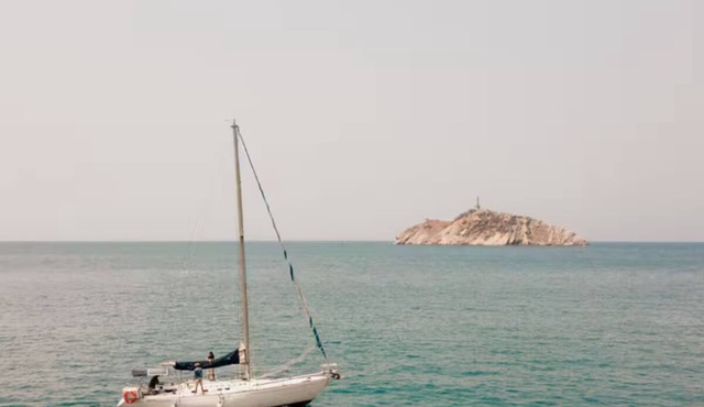 Couples’ Dream: Night on a Marina Sailboat in Santa Marta