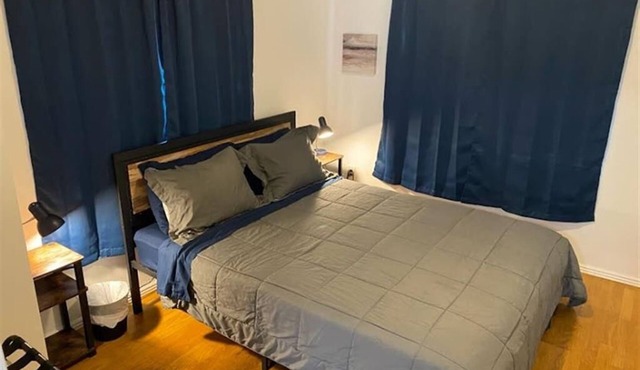 Cozy 1 Bdrm walk to Hospital