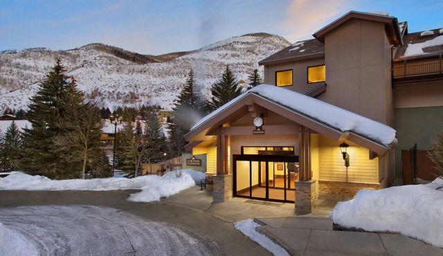 Cozy 1-bedroom 2 bath condo in gorgeous Vail with WiFi, fitness room