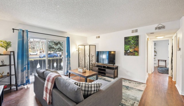 Cozy 2-bedroom apartment in beautiful Boulder with fitness room, WiFi