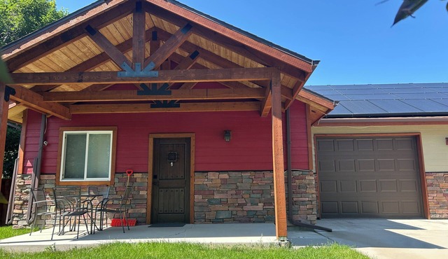 Cozy 2-bedroom cabin with AC in nice Arvada neighborhood close to olde town!