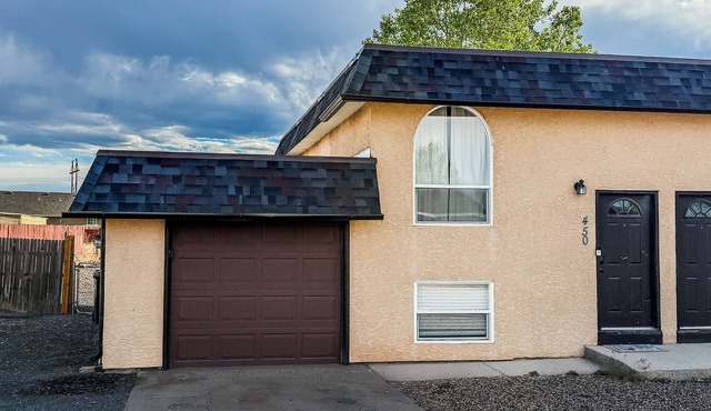 Cozy 2-bedroom townhome Pueblo West with Central Air