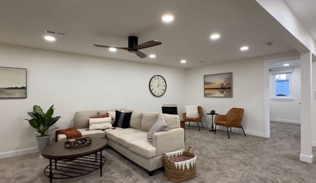 Cozy 2BR Apartment Near Red Rocks & Mountains