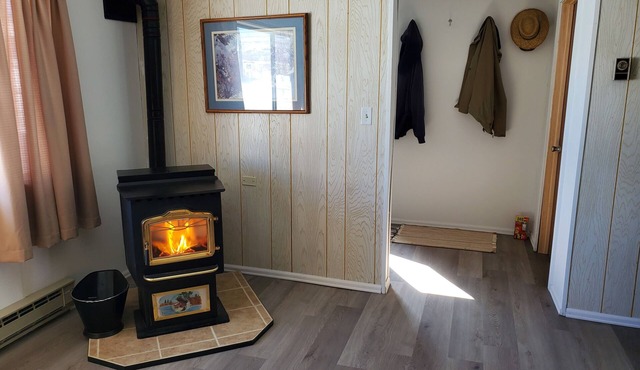 Cozy 3 bedroom cabin 30 minutes from Steamboat Springs, Stagecoach Reservoir.