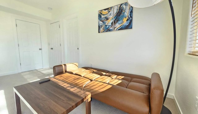 Cozy and Bright 2-Bedroom Haven