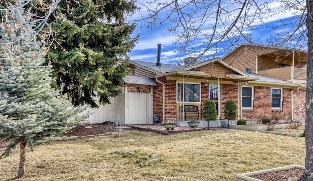 Cozy Aurora Getaway for 6, Pet friendly!