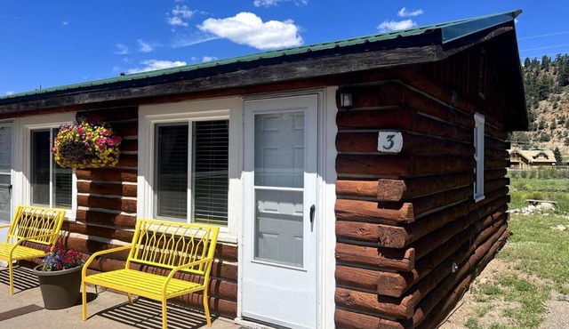 Cozy cabin #3 at Aspen Ridge Cabins