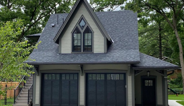 Cozy Carriage House Loft, Steps to Historic Stairs & Downtown Stillwater