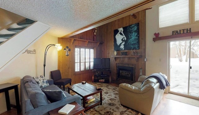Cozy condo with WiFi, fireplace, & loft - close to golf, ski, & lakes
