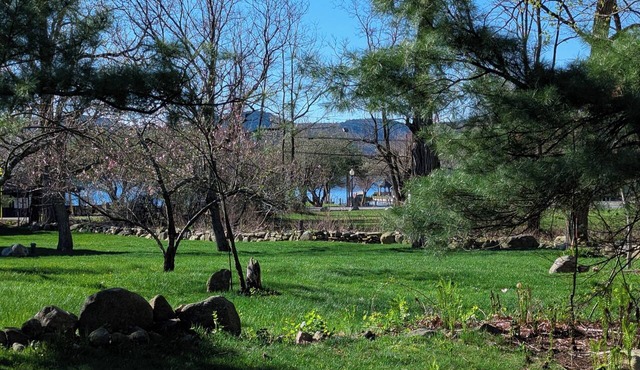 Cozy Cottage in Downtown Hague - Walking Distance to Lake George Beach & Dining in Hague