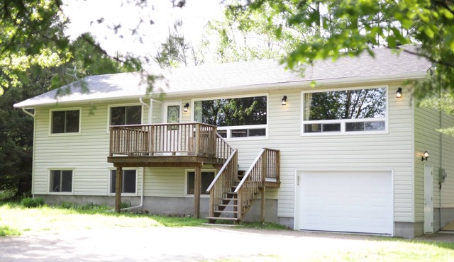Cozy cottage with ping pong - short walk to the beach in Tiny