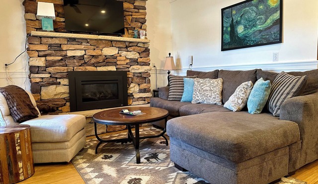 Cozy Dog-Friendly Cottage: The Main Suite